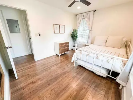 Cute 2 BR Condo Downtown Homewood Отели рядом с достопримечательностью «Университет Самфорд»