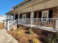 Charming Entire Harrisburg home with large yard. A.C.E. Academy附近的飯店