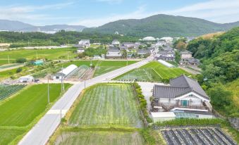 Gyeongju Star Light Travel Hanok Pension
