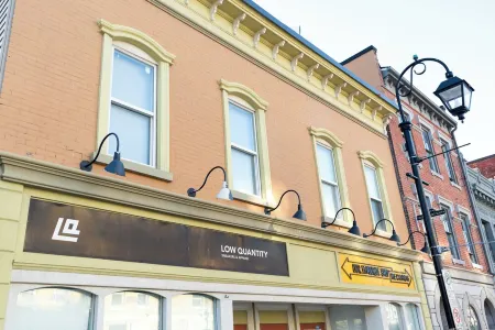 Spacious 3 Bedroom Apartment in Heart of Niagara