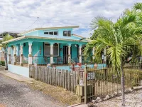 Spacious Family Retreat: Terrace, Inground Pool, Solar Power, Wi-fi, Pool Table Hotels in Pole Ojea