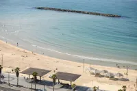 Luxury 2BR Apt w Balcony & Beach View โรงแรมใน