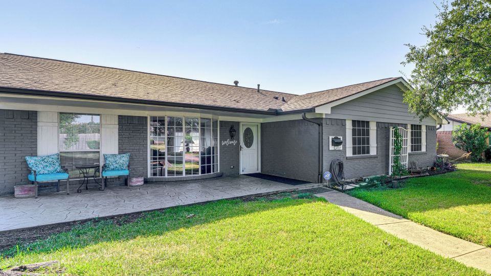 Stay Near All Family Entertainment in Dallas