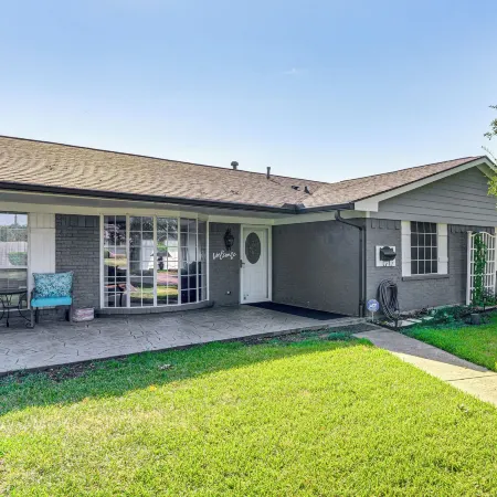 Yard and Patio Dallas Area Home by Parks and Dining