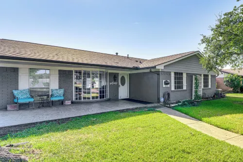 Yard and Patio Dallas Area Home by Parks and Dining