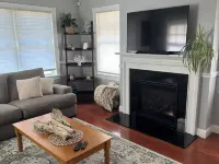 Spacious and Homey 6-Bed Beach House in Salisbury Hotels in Salisbury