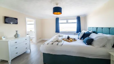 Stunning Sea View Penthouse – 2 Bedroom – 2 Bathroom Các khách sạn gần Pavilion Theatre Gorleston
