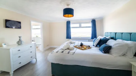 Stunning Sea View Penthouse – 2 Bedroom – 2 Bathroom