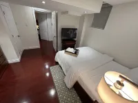 Cozy 2-bedroom luxury suite near Toronto airport.