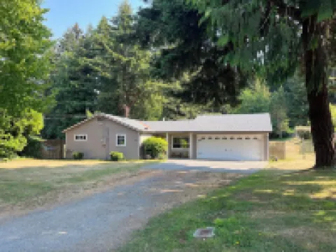 5 minutes from Beaches and the Redwoods Hotels in McKinleyville