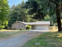 5 minutes from Beaches and the Redwoods
