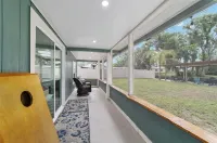 Multi Family waterfront house. Plenty of parking, close to springs.