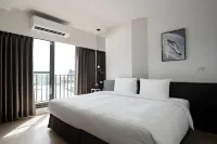 Lounge Hotel Hotels near 401 Highland
