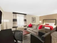 Ramada by Wyndham des Moines Airport Отели в г. Де-Мойн