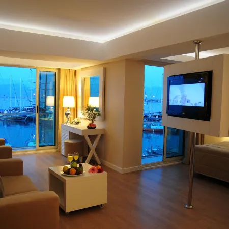 Alesta Yacht Hotel