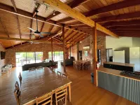 Prom Coast Holiday Lodge Hotels in Foster