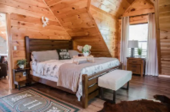 Secluded Heavens Peak, Enjoy in a Pvte Hot Tub + Sauna ,Breathtaking NC Views.