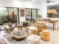 Bright 2BR Condo w/ Pool, Walk to Beach + Downtown