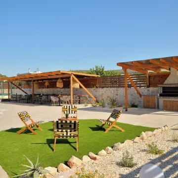 Stork Holiday Apartments - Garden & Sea View