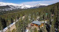 Mountain Base Camp, 2 Bedroom, Wood Stove Amazing Views, Middle of Everything