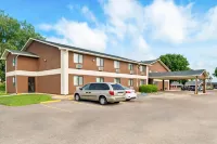 Super 8 by Wyndham Blue Earth Hotels in 