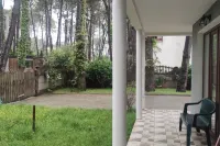 4 Bed Villa-Sleeps 8-Parking-Garden-Sea View Hotels in 