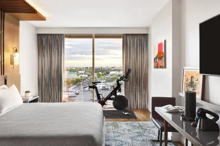 Canopy by Hilton Scottsdale Old Town Отели рядом с достопримечательностью «On The Edge Gallery»