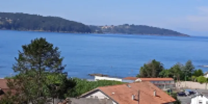 HOUSE WITH SWIMMING POOL IN MIÑO Hotels in Comarca de Betanzos