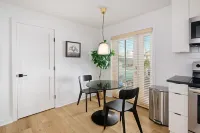 A1 @ Auberge - Charming 1-bedroom apartment with WiFi, AC in delightful Ardmore Hotels in Ardmore