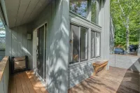 Charming & Cozy 2BR Condo with AC & Loon Mtn Views