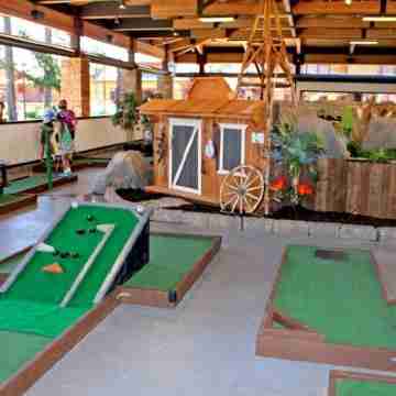 The Bear Cabin: 5Min Walk to Village & 12 Sharc Passes, EV Charger Fitness & Recreational Facilities