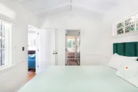 Sunny, downtown family oasis amongst the redwoods