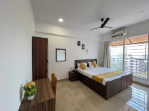 Pinaki Comfort Stay, Vile Parle Hotels near Juhu Beach