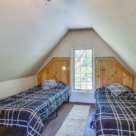 Updated Cabin in Lewiston Historical District!
