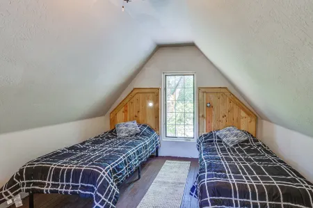 Walk to River: Tranquil Home w/ Views in Lewiston