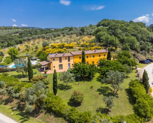 Il Casale Hotels in Capraia e Limite