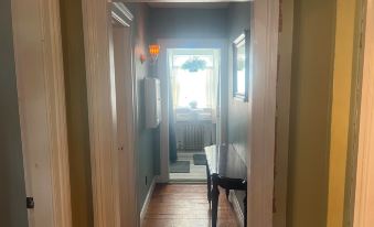 2Br Private Victorian Apartment in City Location on Half Acre Sleeps 5