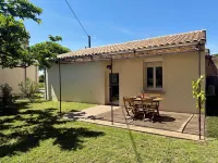 Maisonnette Avec Petite Forêt - Tranquillité Assurée - Idéal Jeune Famille Hotels in Valreas