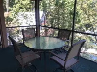 Charming WeeHaus with WiFi and AC at Lake Santeetlah close to Tail of the Dragon