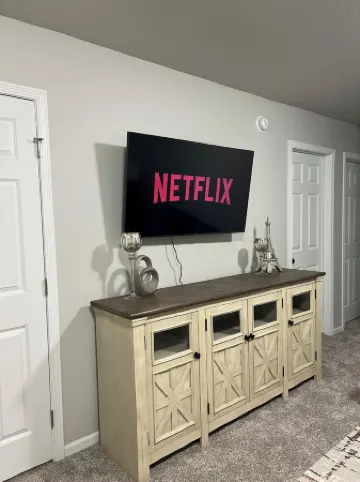 3-bedroom twin home in fabulous Fargo with WiFi, AC. Start your adventure