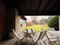 Lèsia Oasis - The House on the Lake - beach and pool Hotels in Lesa