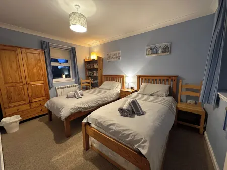 Spacious & homely ground floor apartment in central village location near beach