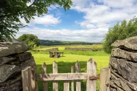 The Dog House -with hot tub and stunning far reaching views