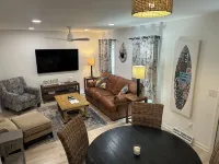 Cheerful townhome near Isle of Palms, Sullivans Island, Charleston & Shem Creek.