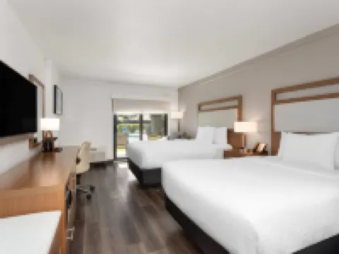 La Quinta Inn & Suites by Wyndham Ft Lauderdale Cypress Cr Hotels in Fort Lauderdale