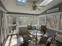 Cozy 2-bedroom townhome in charming Bethany Beach with AC, WiFi, community pool Hotels in Bethany Beach