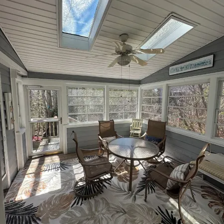 Cozy 2-bedroom townhome in charming Bethany Beach with AC, WiFi, community pool
