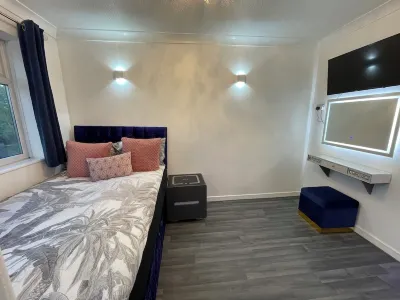 Chic 2 Bedroom Flat Hotels near Felixstowe