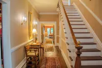The Sage Suite - Private Studio w/ Ensuite Bath in Historic Downtown Home Hotels in Clinton