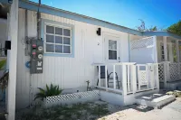 Charming 1BR w/ A/C, WiFi + Free Drinks & Snacks Hotels in 